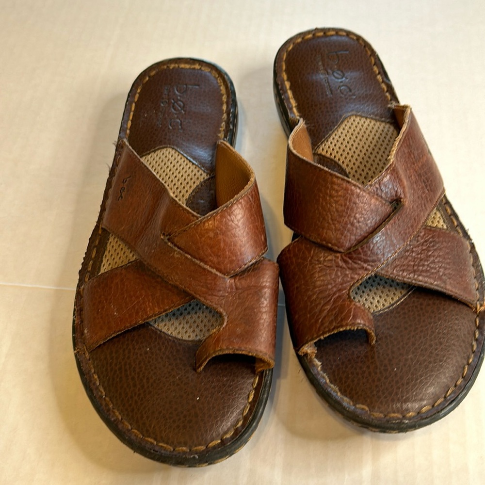 B.O.C. By Born Brown Leather Strappy Casual Flip Flop Slip-On Sandal. Size 9